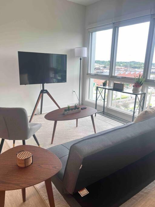 Studio Apartment, Queen Bed, Wifi, Kitchen, Washer & Dryer In Charlotte Exteriör bild