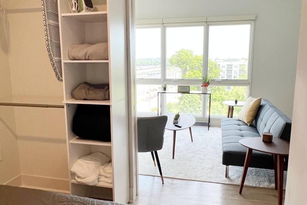 Studio Apartment, Queen Bed, Wifi, Kitchen, Washer & Dryer In Charlotte Exteriör bild