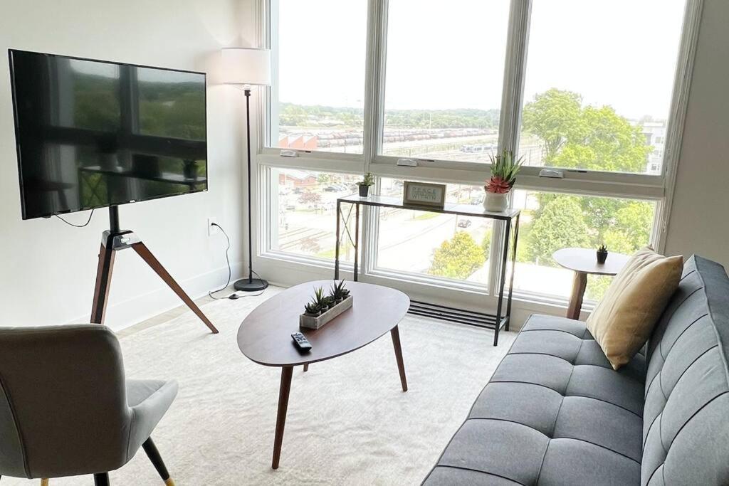 Studio Apartment, Queen Bed, Wifi, Kitchen, Washer & Dryer In Charlotte Exteriör bild
