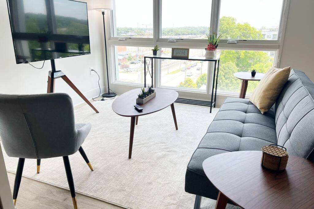 Studio Apartment, Queen Bed, Wifi, Kitchen, Washer & Dryer In Charlotte Exteriör bild